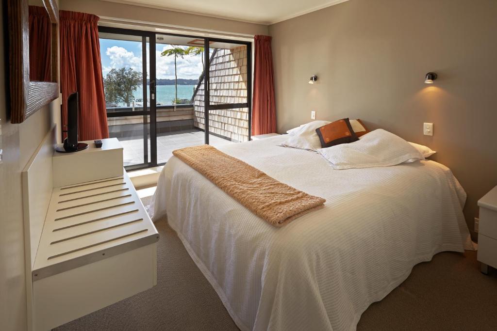 Pioneer Waterfront Apartments Paihia Room photo