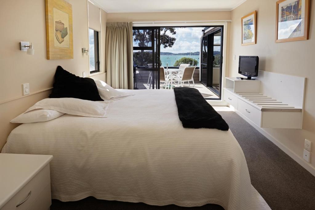 Pioneer Waterfront Apartments Paihia Room photo