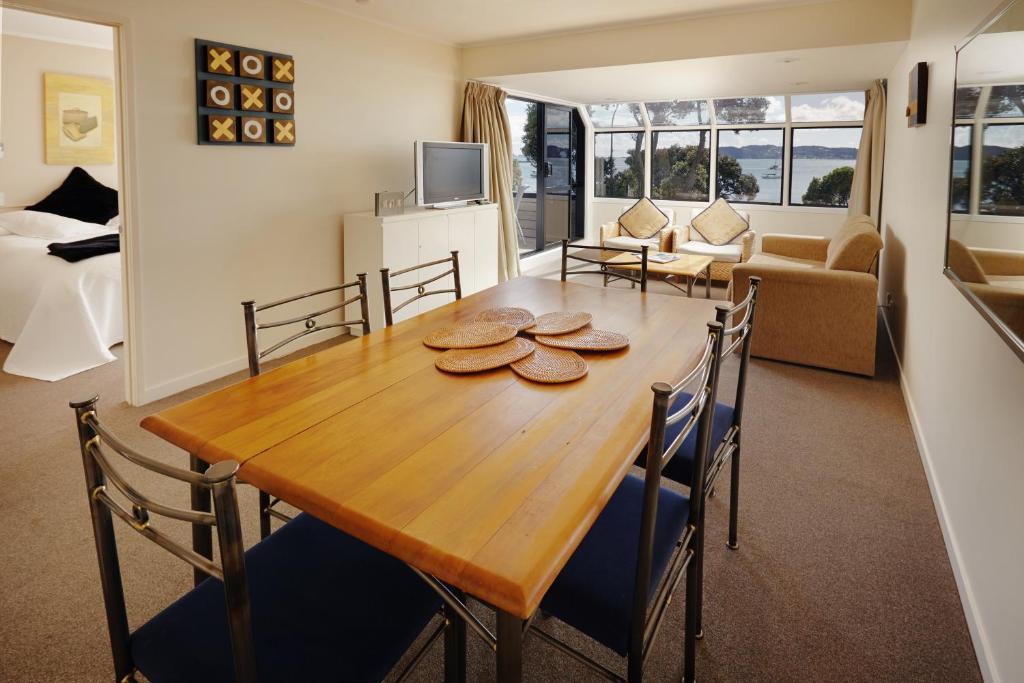 Pioneer Waterfront Apartments Paihia Room photo