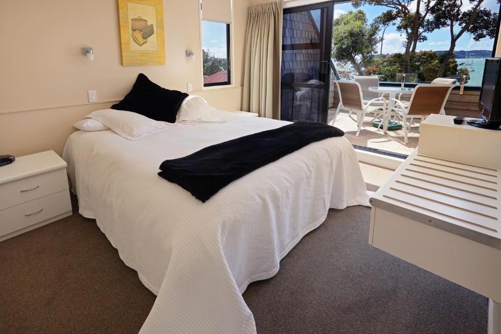 Pioneer Waterfront Apartments Paihia Room photo