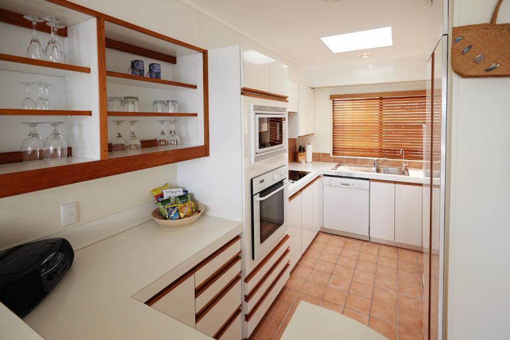 Pioneer Waterfront Apartments Paihia Room photo