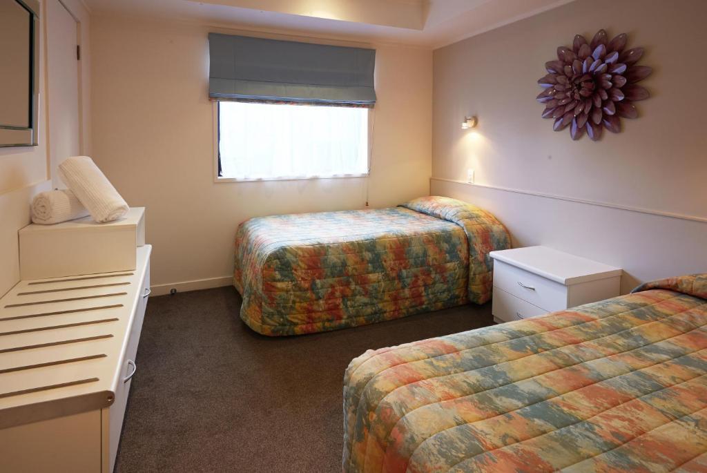 Pioneer Waterfront Apartments Paihia Room photo