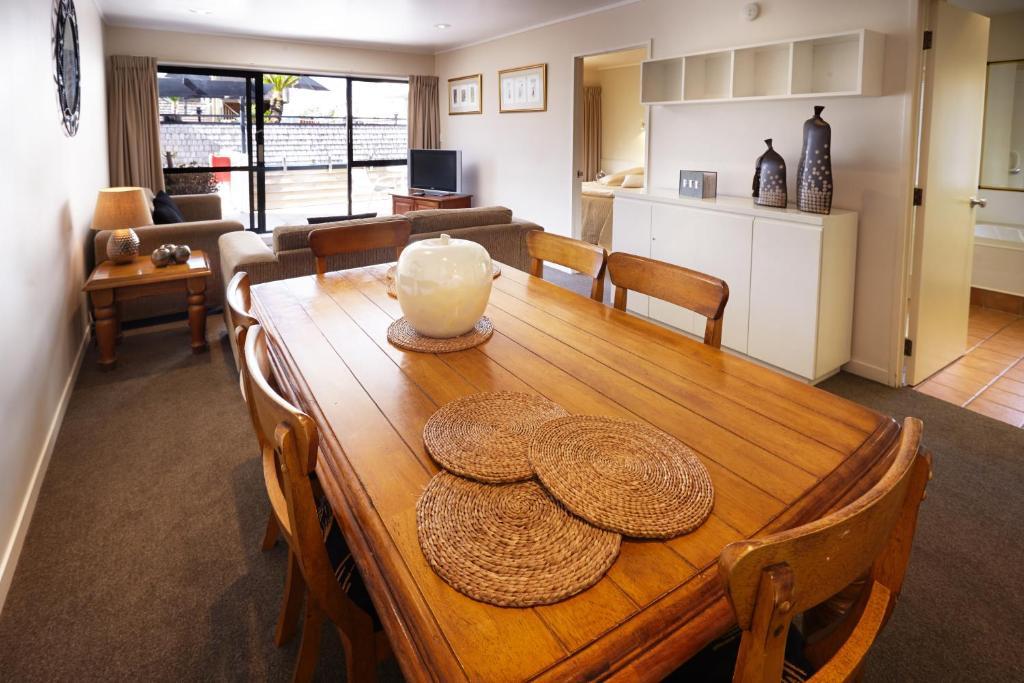 Pioneer Waterfront Apartments Paihia Room photo