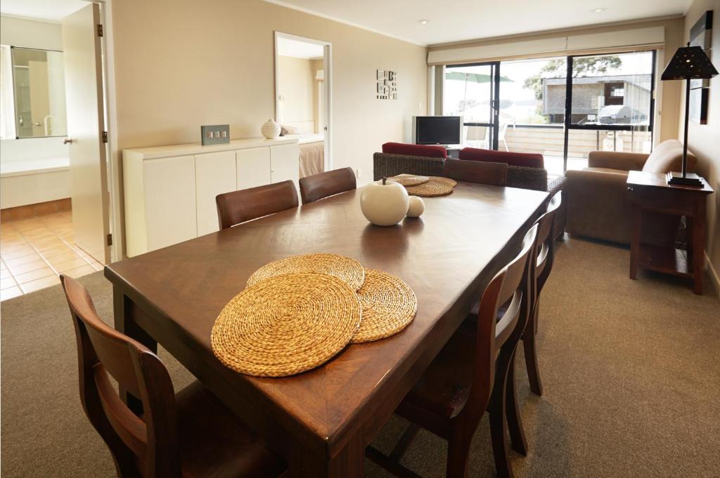 Pioneer Waterfront Apartments Paihia Room photo