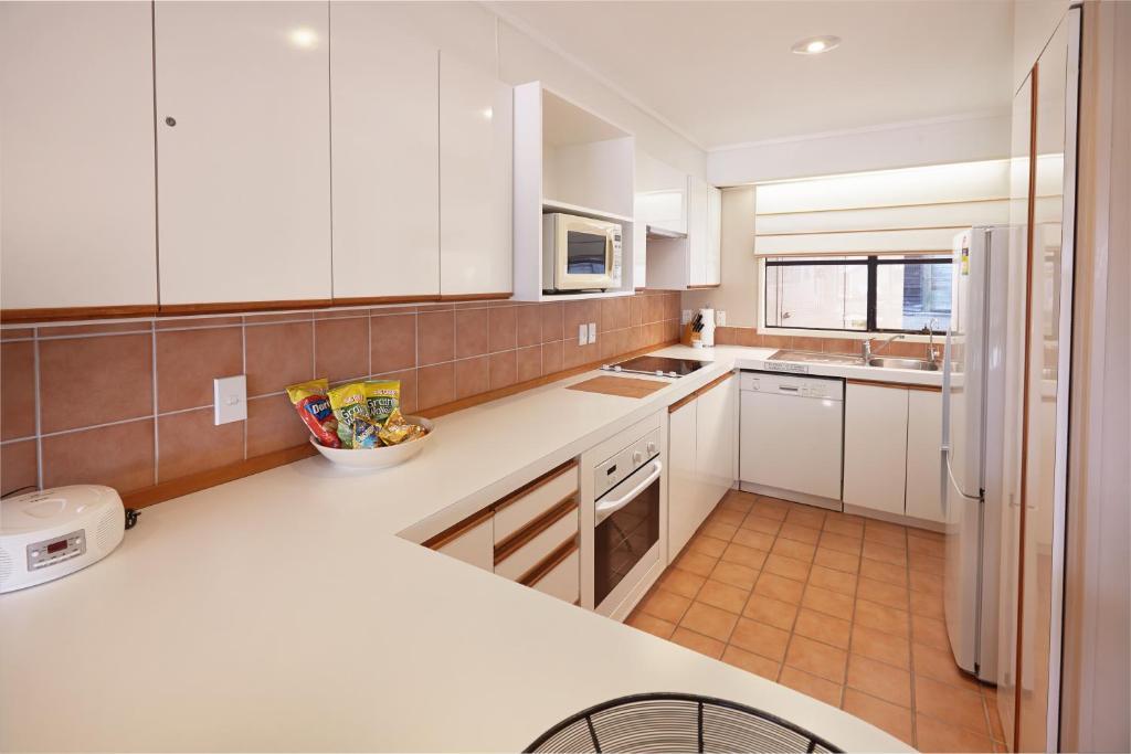 Pioneer Waterfront Apartments Paihia Room photo