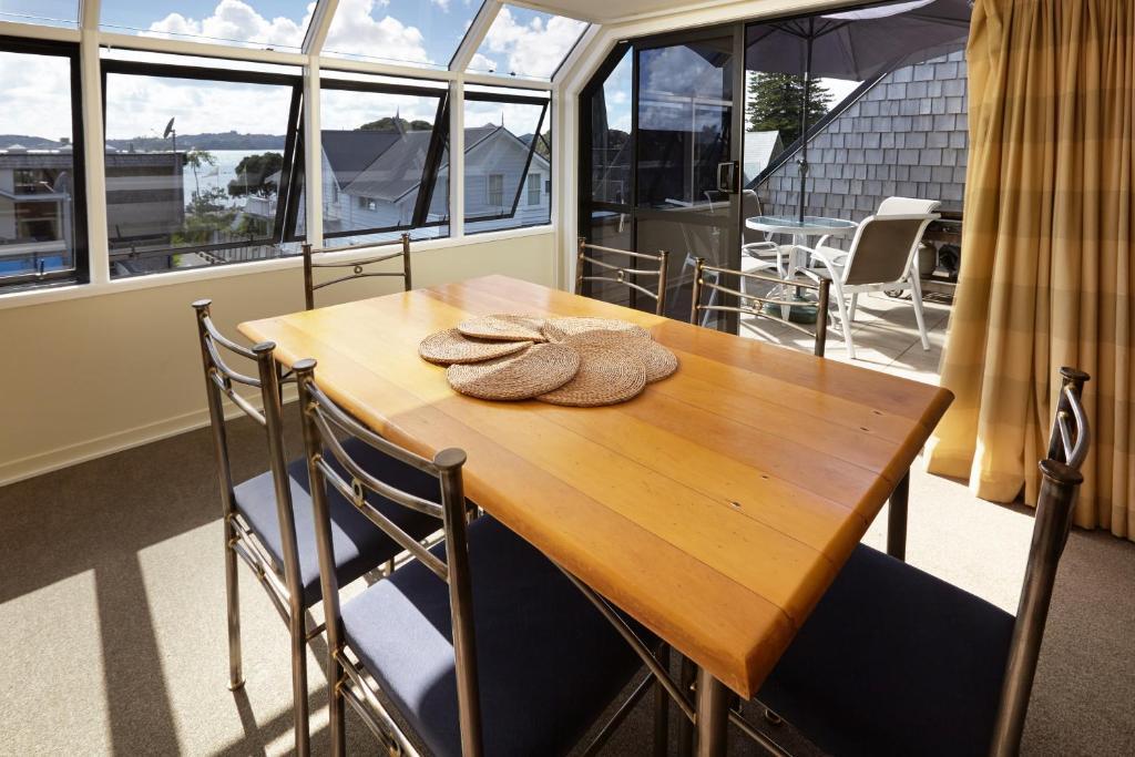 Pioneer Waterfront Apartments Paihia Room photo