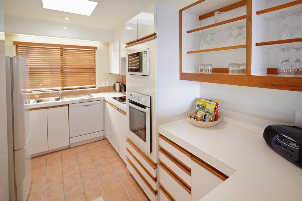 Pioneer Waterfront Apartments Paihia Room photo