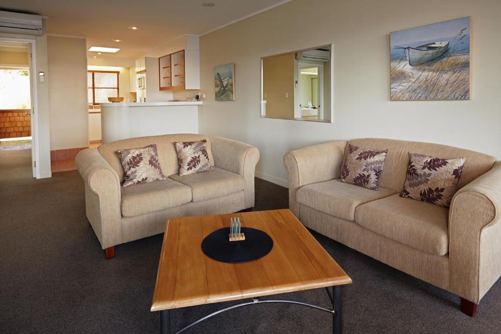 Pioneer Waterfront Apartments Paihia Room photo