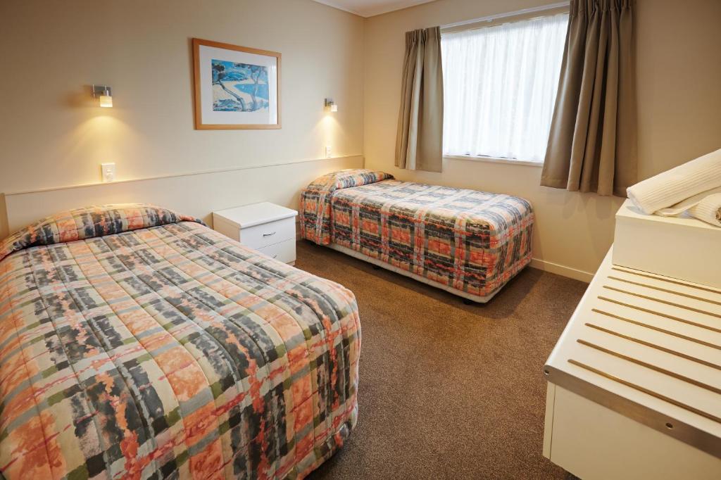Pioneer Waterfront Apartments Paihia Room photo