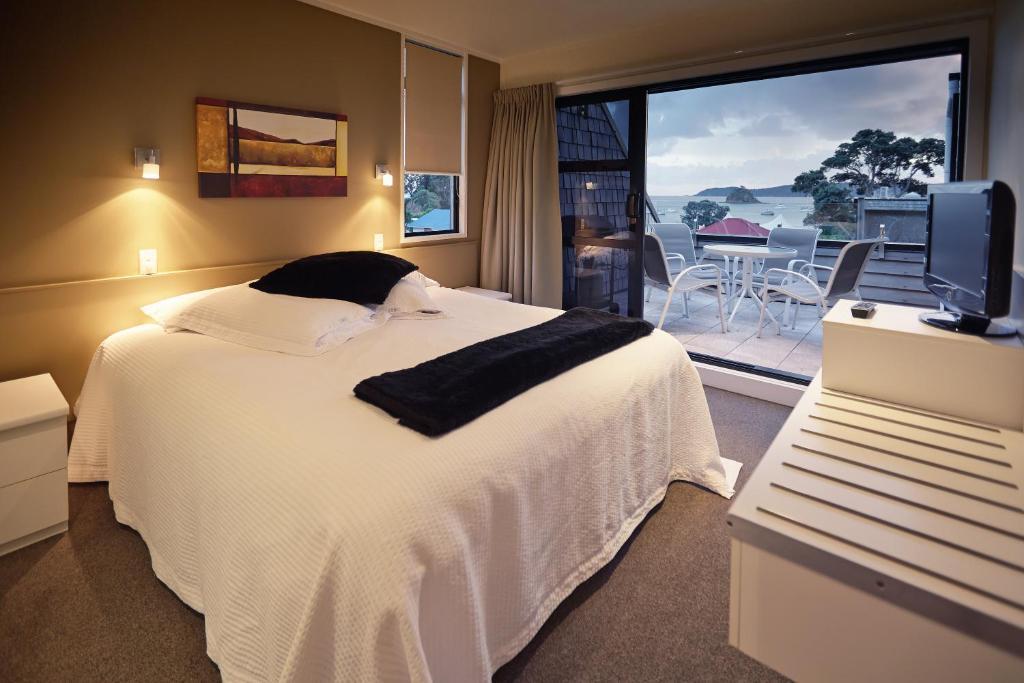 Pioneer Waterfront Apartments Paihia Room photo