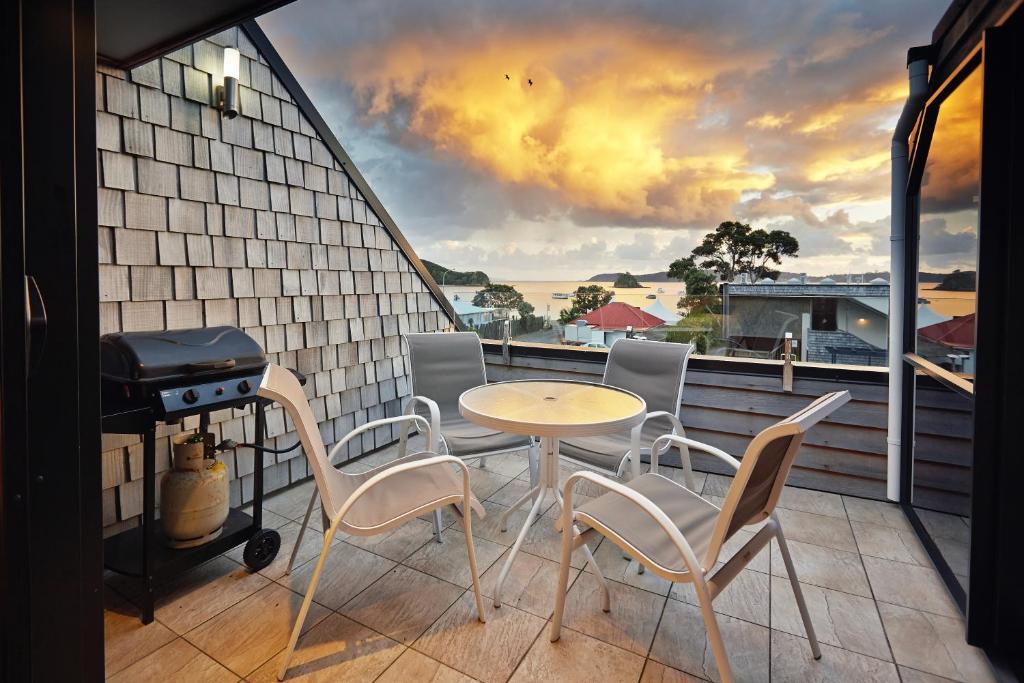 Pioneer Waterfront Apartments Paihia Room photo